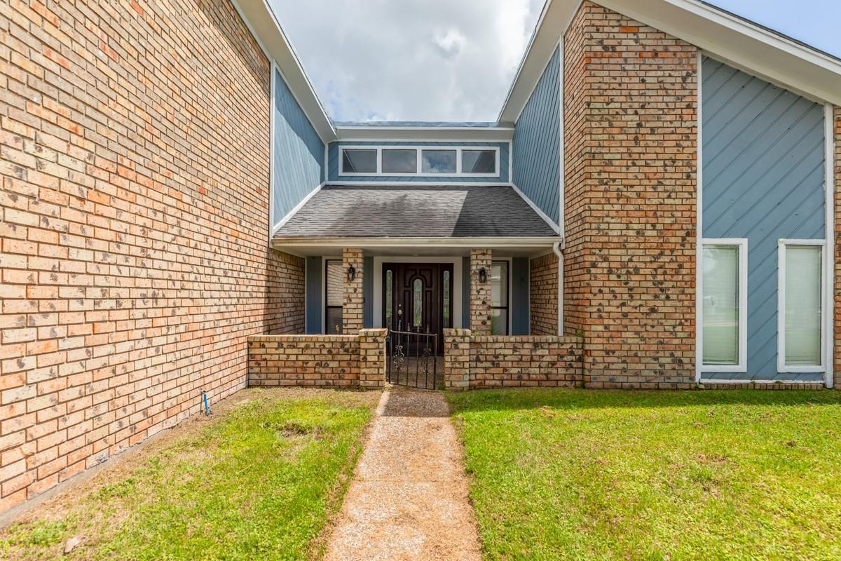 2120 Waverly Circle