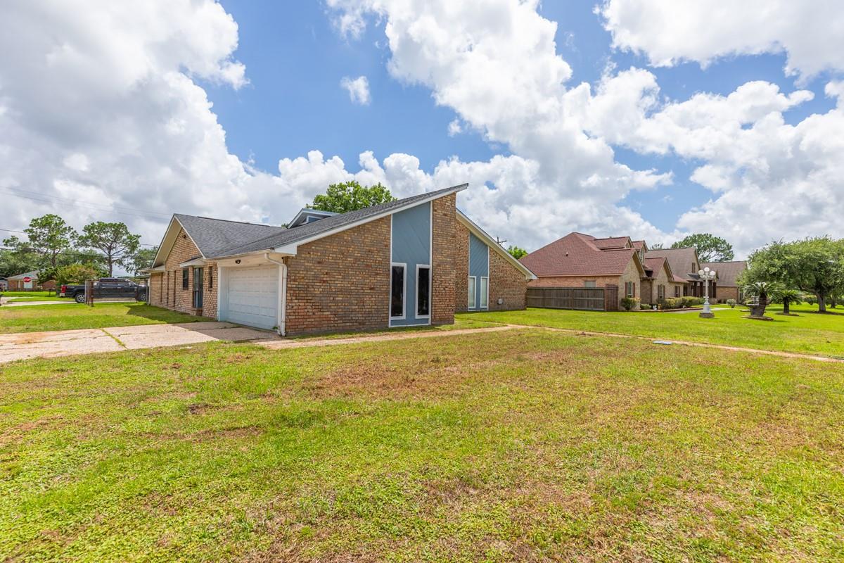 2120 Waverly Circle