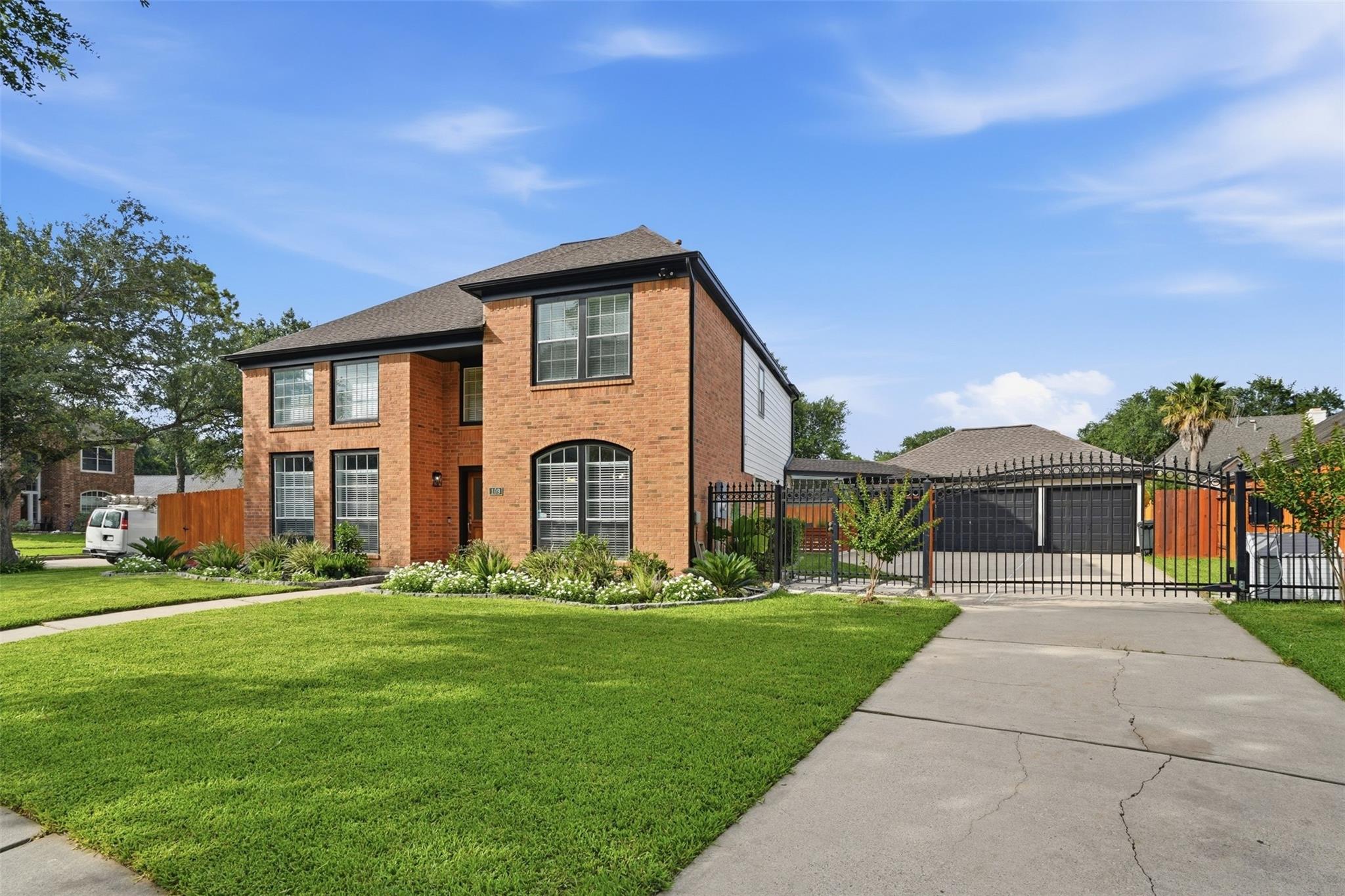 109 Laguna Pointe Drive