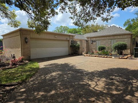 Photo of 406 Fox Briar, Sugar Land, TX 77478 (MLS # 41003004)