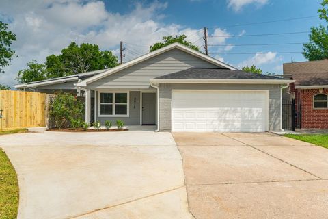 Photo of 3618 Tamfield Drive, Houston, TX 77066 (MLS # 97146446)