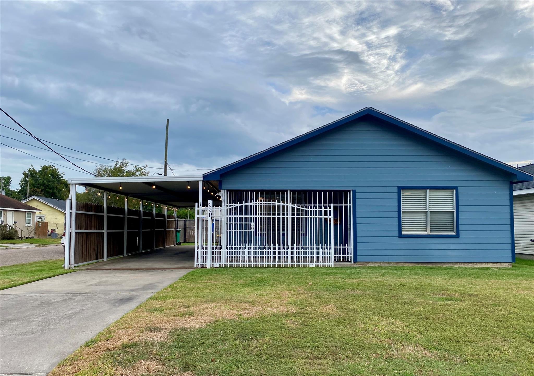 221 E Defee Avenue