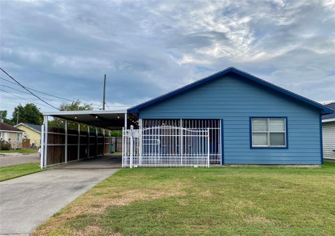 Photo of 221 E Defee Avenue, Baytown, TX 77520 (MLS # 37870799)