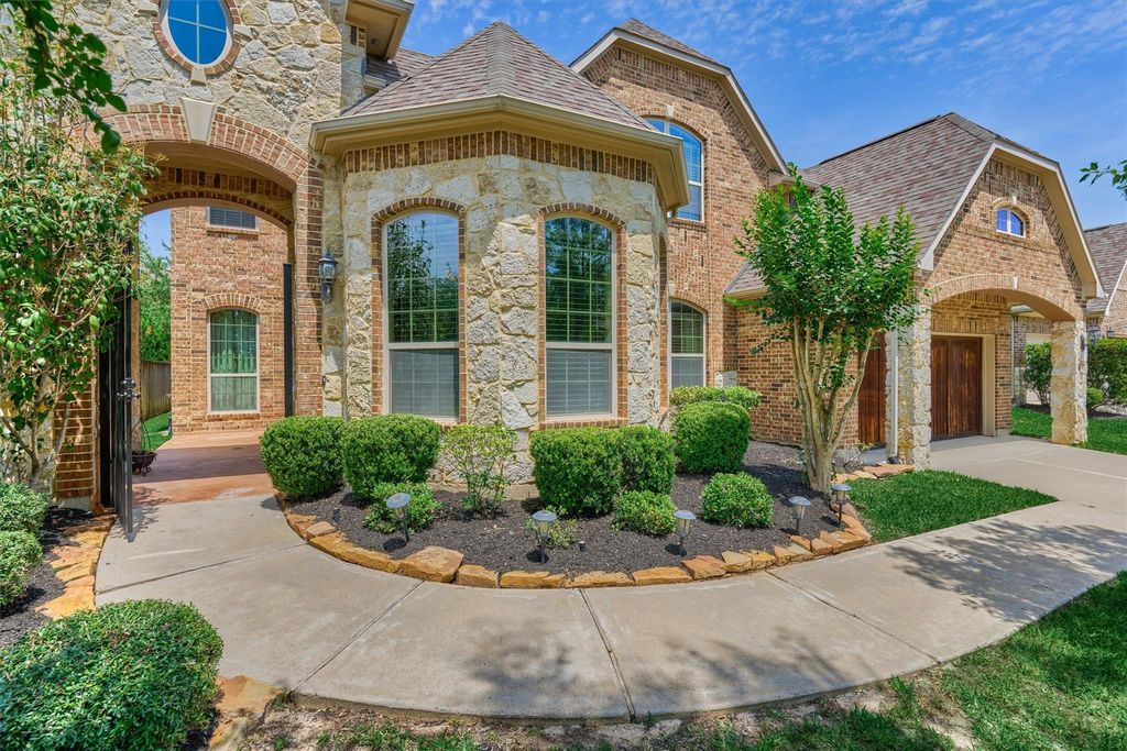 Photo of 6 Devon Dale Drive, Tomball, TX 77375 (MLS # 21381450)