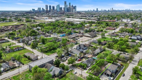 Vacant Land For Sale - 1917 Davis Street<br/> Houston, TX 77026