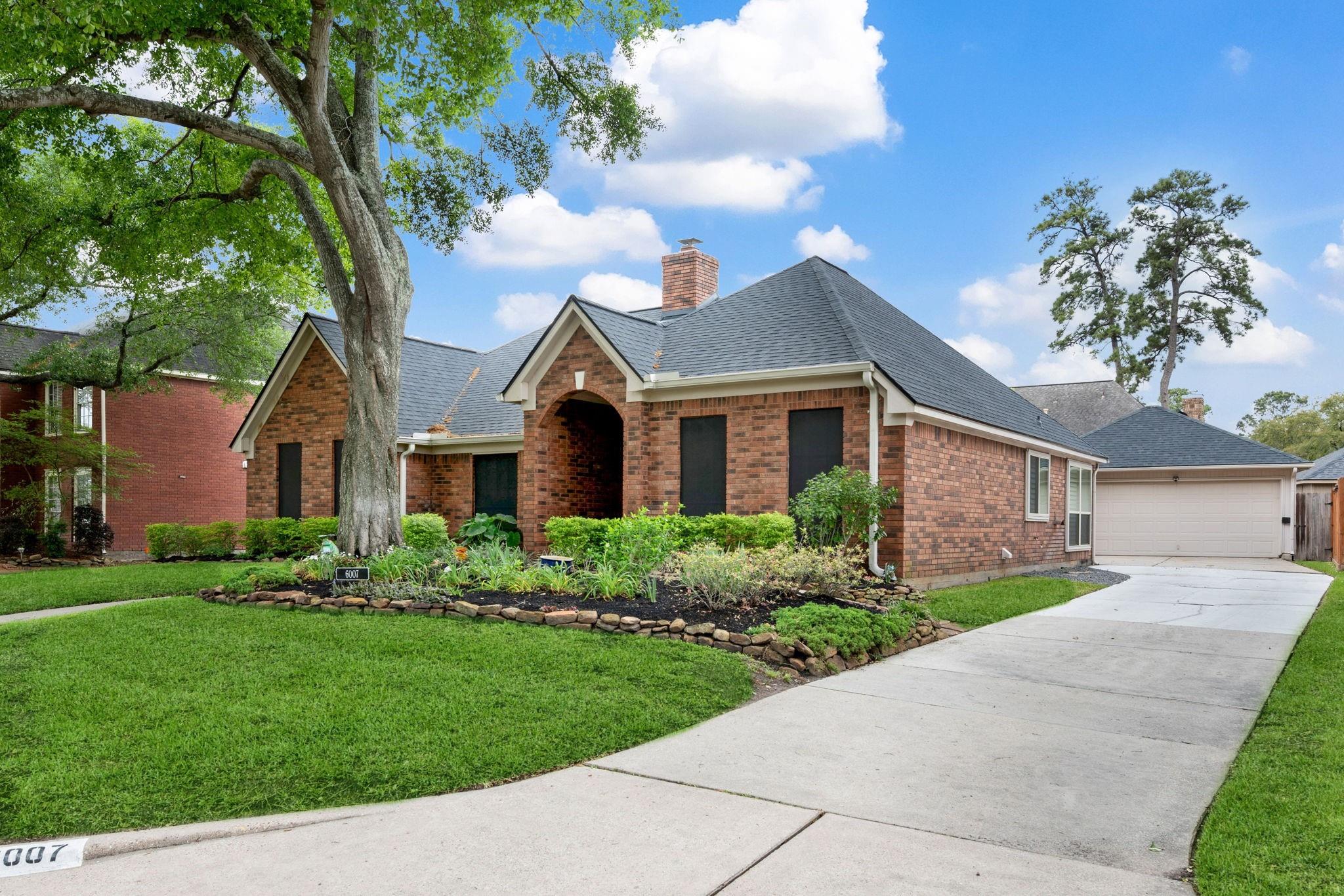 6007 Summer Oaks Drive