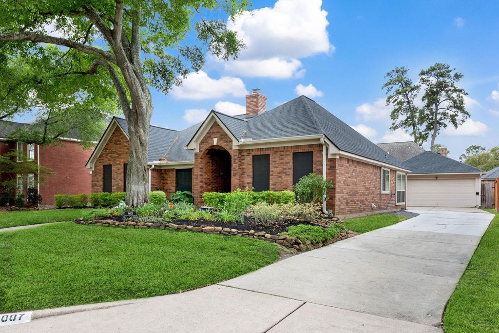 Photo of 6007 Summer Oaks Drive, Humble, TX 77346 (MLS # 48319237)