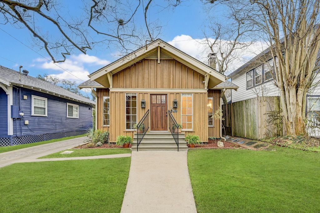 Photo of 909 Bomar Street, Houston, TX 77006 (MLS # 76474402)