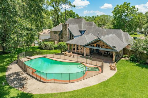 Photo of 110 Sequoia ST, Lake Jackson, TX 77566 (MLS # 73816134)
