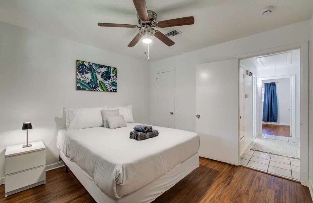 Photo of 5542 Holly Street #209, Houston, TX 77081 (MLS # 85449941)