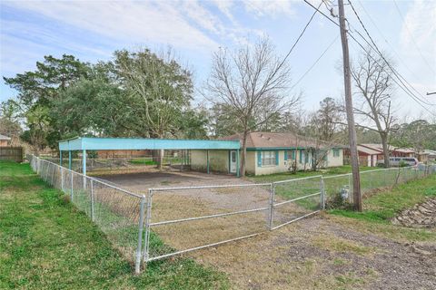 Photo of 203 Paul Knox Street, Huntsville, TX 77320 (MLS # 37093821)