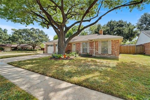 Photo of 15826 Parksley Drive, Houston, TX 77059 (MLS # 27725627)