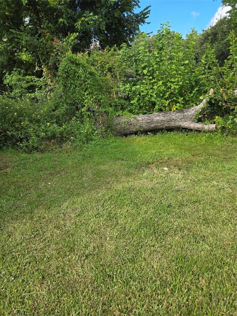 Photo of 1825 De Soto Street, Houston, TX 77091 (MLS # 19150862) Photo of 1825 De Soto Street, Houston, TX 77091 (MLS # 19150862)