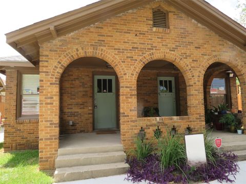 Photo of 12 Greenwood Street #B, Houston, TX 77011 (MLS # 77642888)