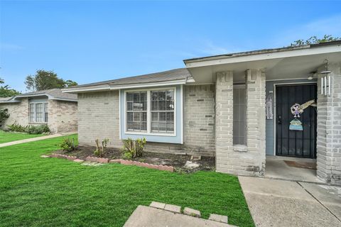 Photo of 11012 Crenchrus Court, Houston, TX 77086 (MLS # 52582839)