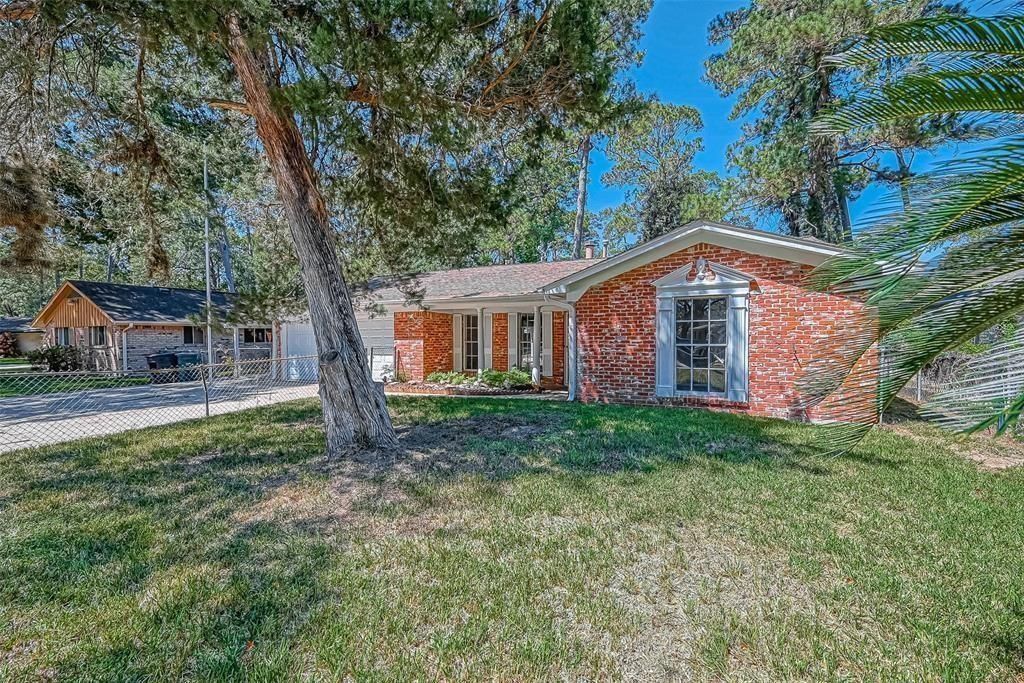 Photo of 211 Loon River Drive, Houston, TX 77336 (MLS # 59070231)