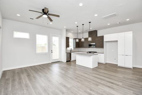 Tiny photo for 313 Charlock Street, Houston, TX 77022 (MLS # 55835512)