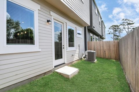 Tiny photo for 313 Charlock Street, Houston, TX 77022 (MLS # 55835512)