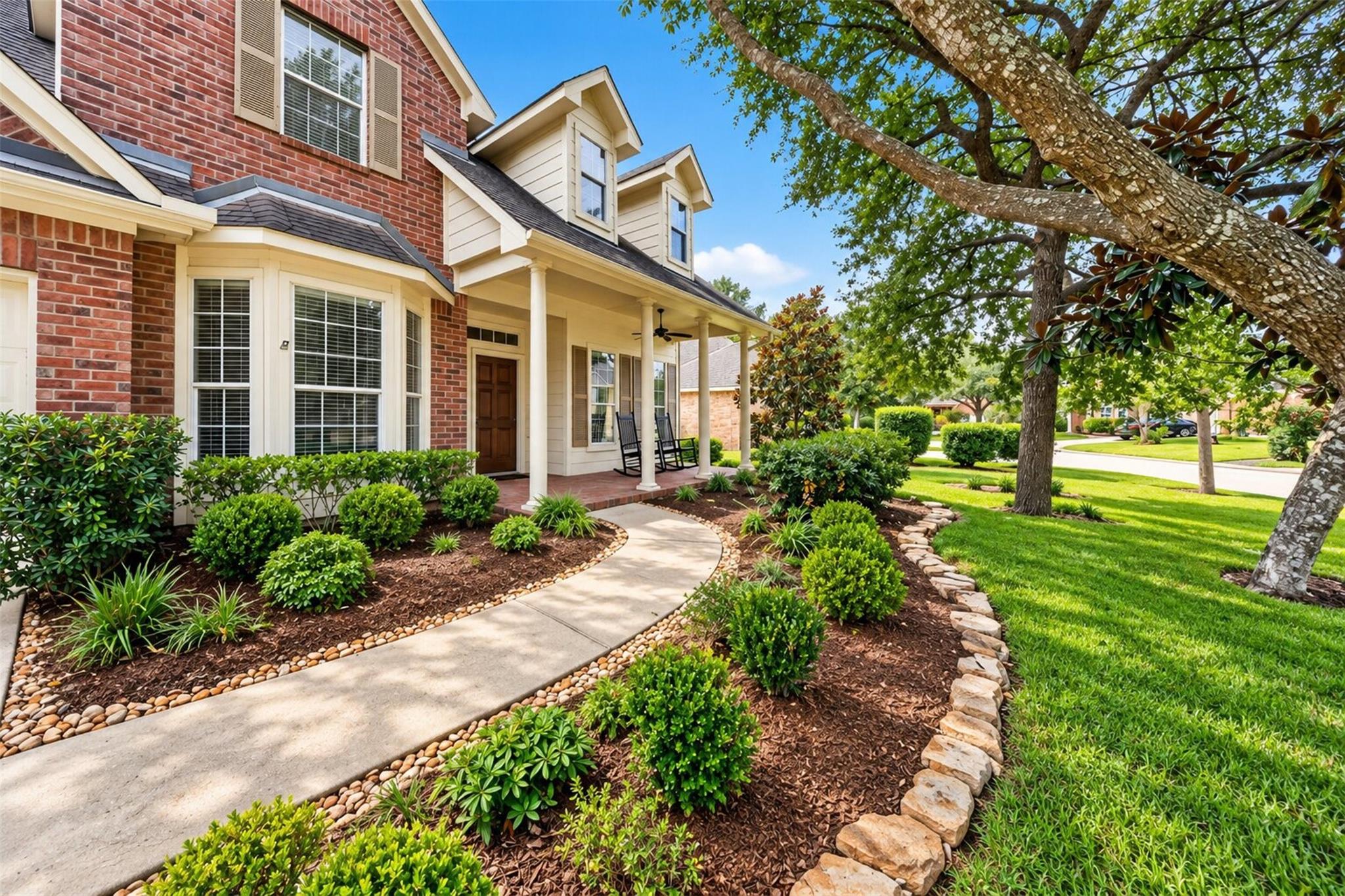 127 N Hawthorne Hollow Circle
