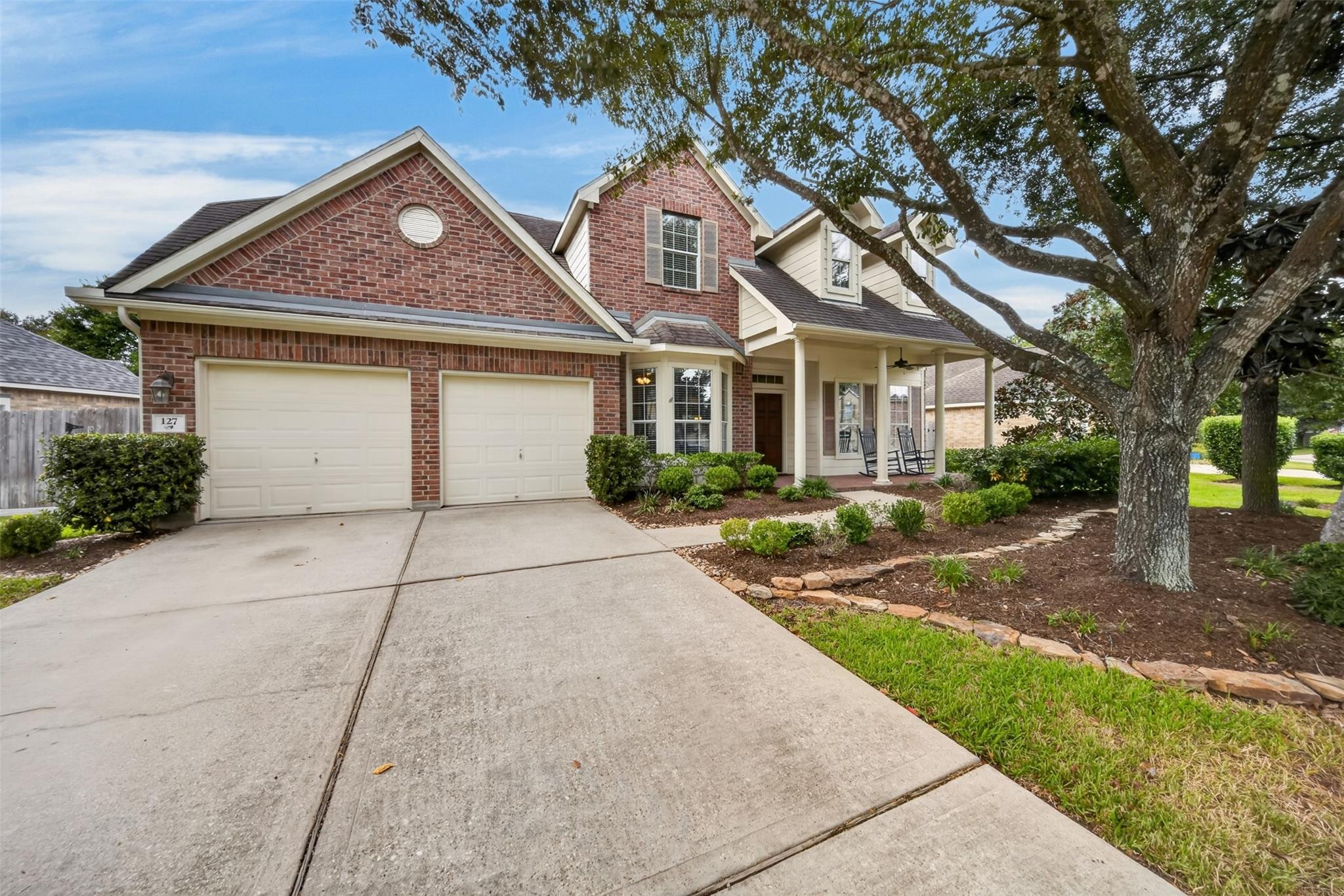 127 N Hawthorne Hollow Circle