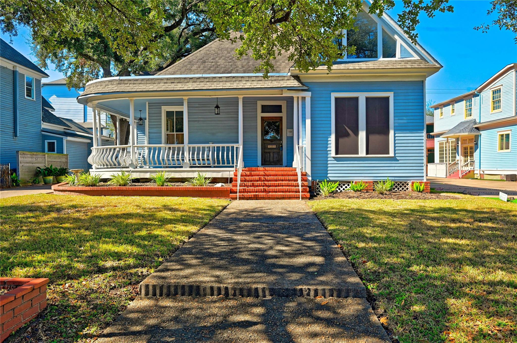 925 Heights Boulevard