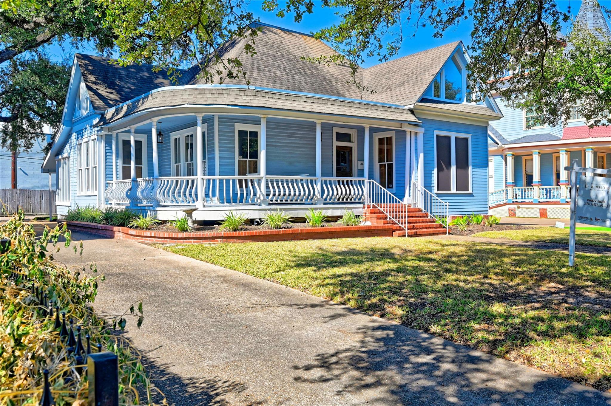 925 Heights Boulevard