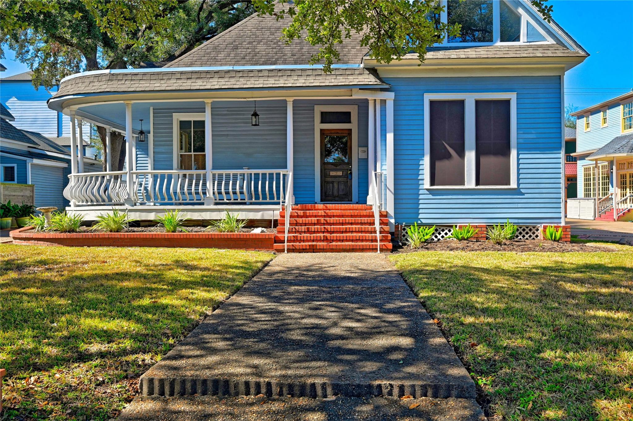 925 Heights Boulevard