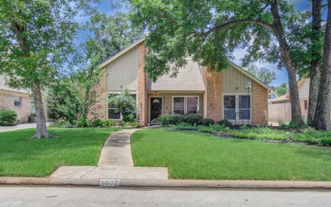 Photo of 6602 Castle Lane Drive, Houston, TX 77066 (MLS # 28620267)