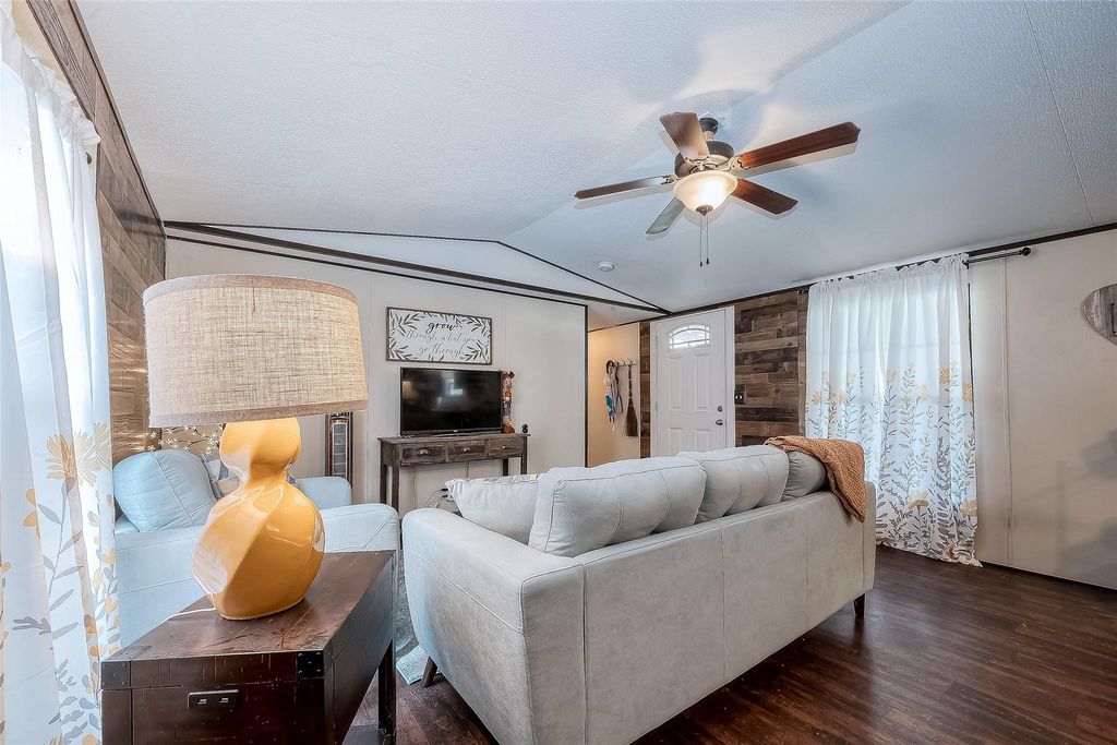 Photo of 736 Road 7000, Cleveland, TX 77327 (MLS # 81787608)