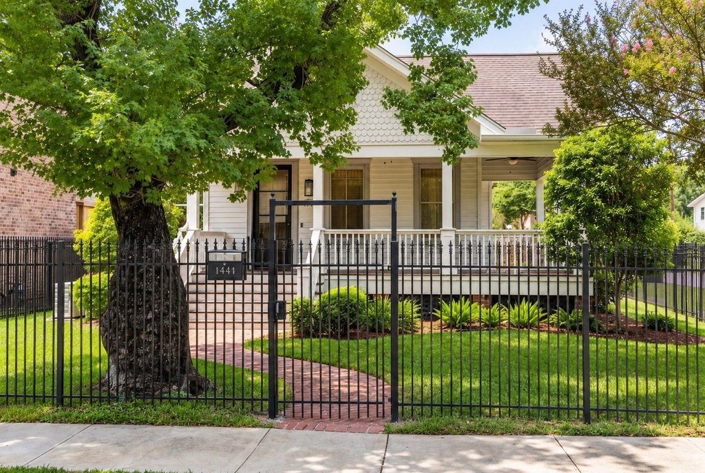 Photo of 1441 Waverly Street, Houston, TX 77008 (MLS # 63900423)