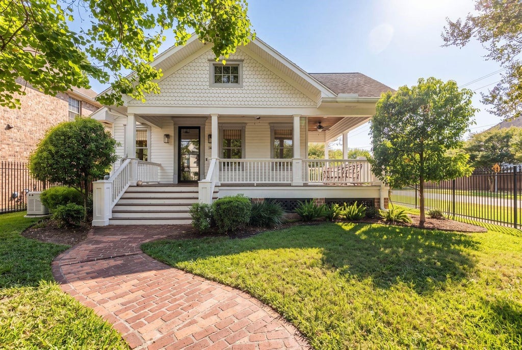 Photo of 1441 Waverly Street, Houston, TX 77008 (MLS # 63900423)