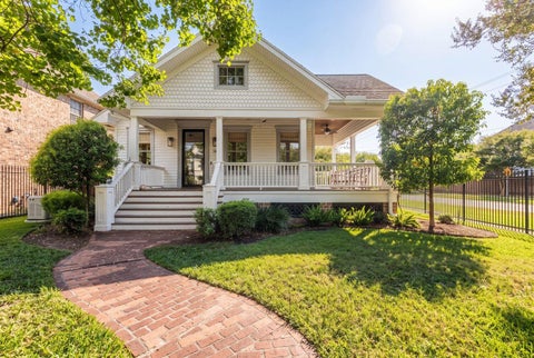 Photo of 1441 Waverly Street, Houston, TX 77008 (MLS # 63900423)