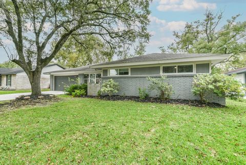 Photo of 5650 Ludington Drive, Houston, TX 77035 (MLS # 73756507)