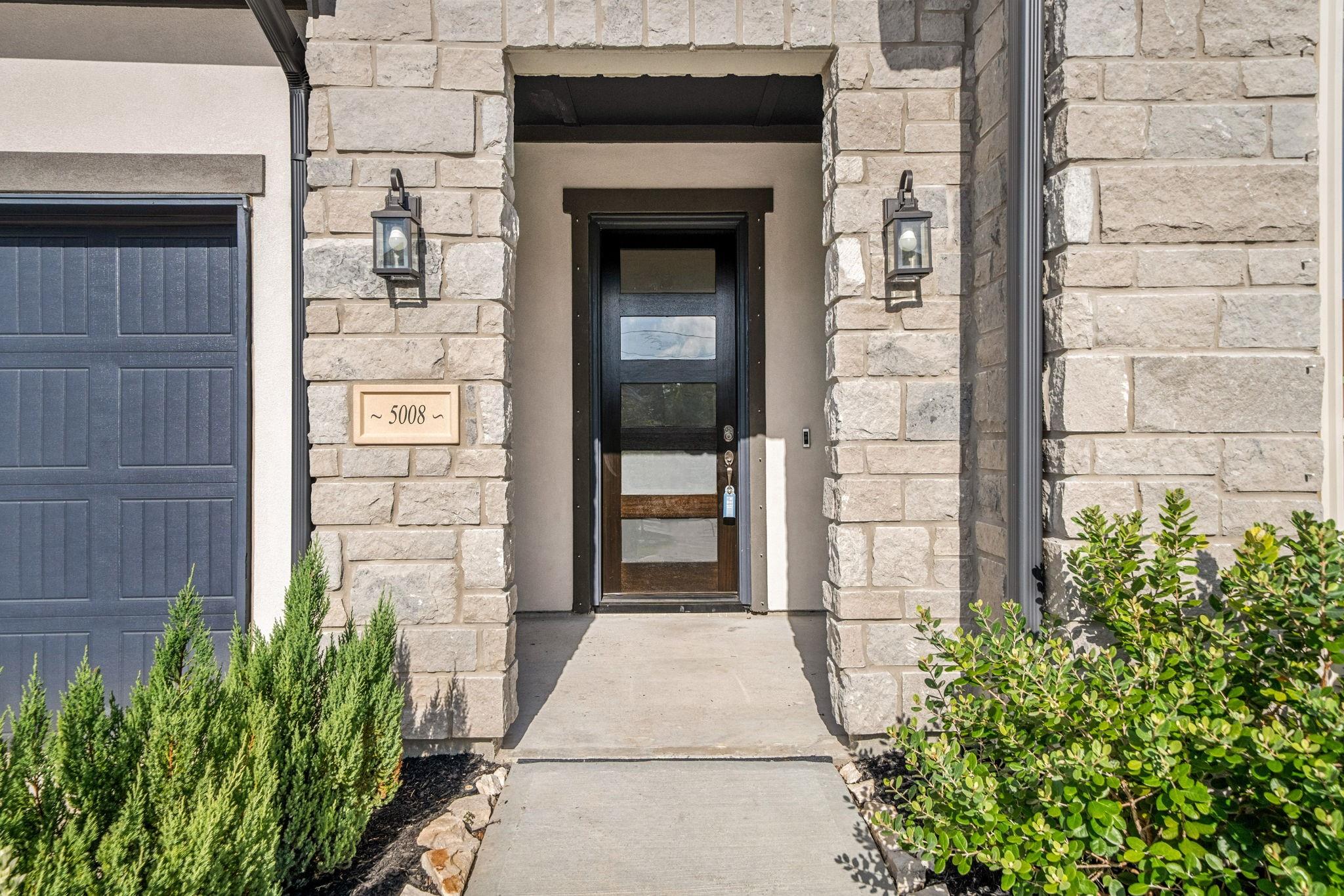 5008 Blooming Hibiscus Lane