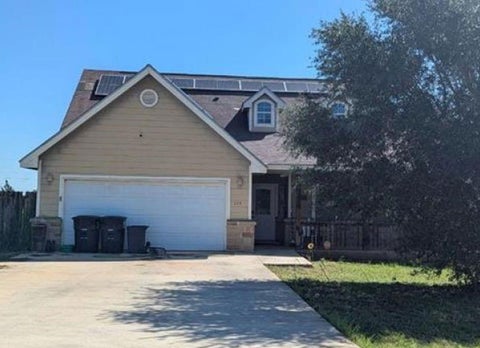 Photo of 135 Bluebonnet Hill, Pearsall, TX 78061 (MLS # 70460861)