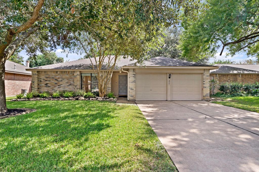 Photo of 834 Mayweather Lane, Richmond, TX 77406 (MLS # 88246104)