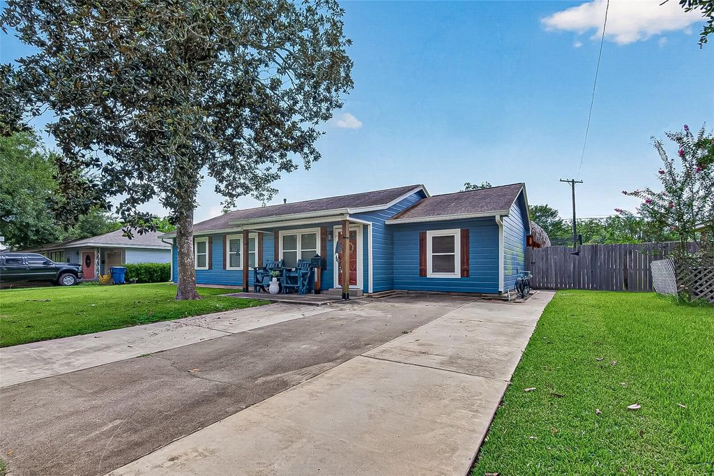 Photo of 206 S Mattson Street, West Columbia, TX 77486 (MLS # 52491308)