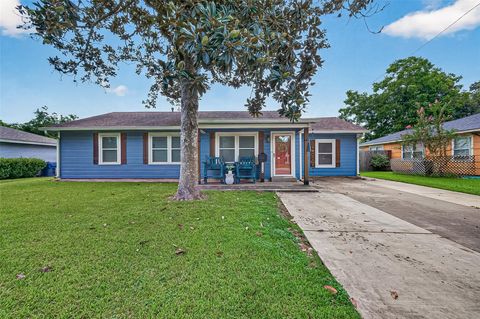 Photo of 206 S Mattson Street, West Columbia, TX 77486 (MLS # 52491308)