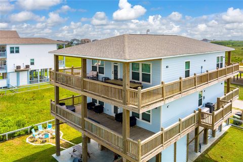 Photo of 924 Melody Lane, Crystal Beach, TX 77650 (MLS # 85641969)