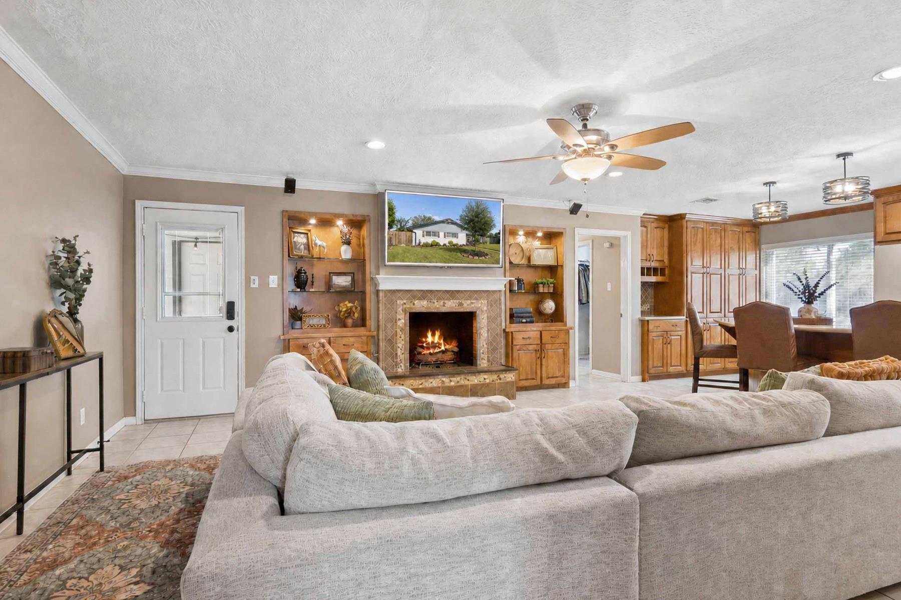2418 Lufkin Lane