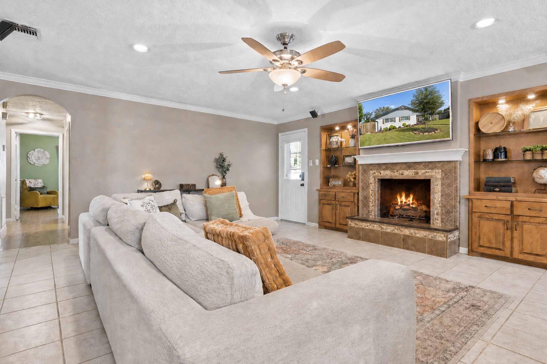 2418 Lufkin Lane
