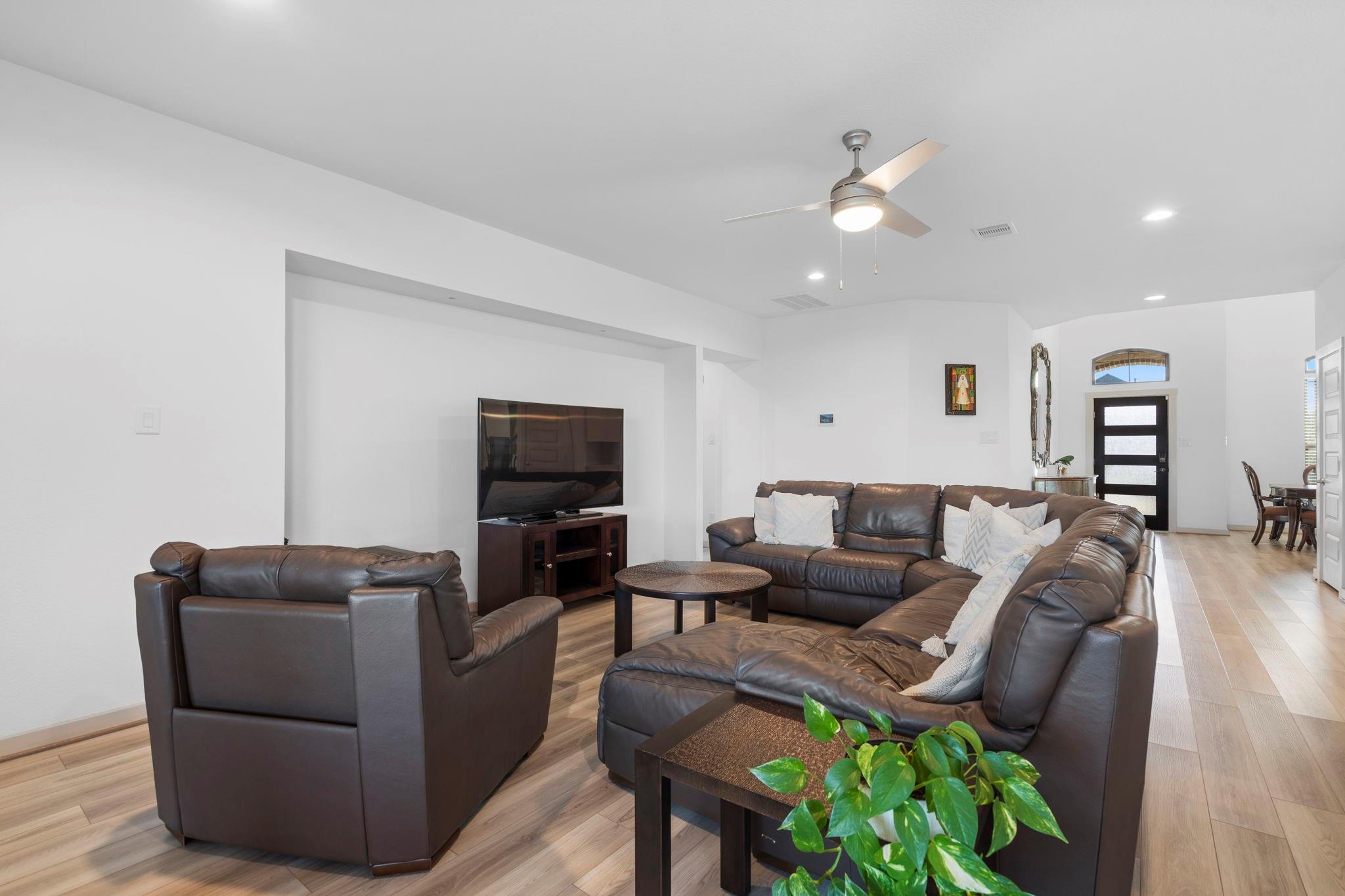 28410 Hannahs Harbor Lane