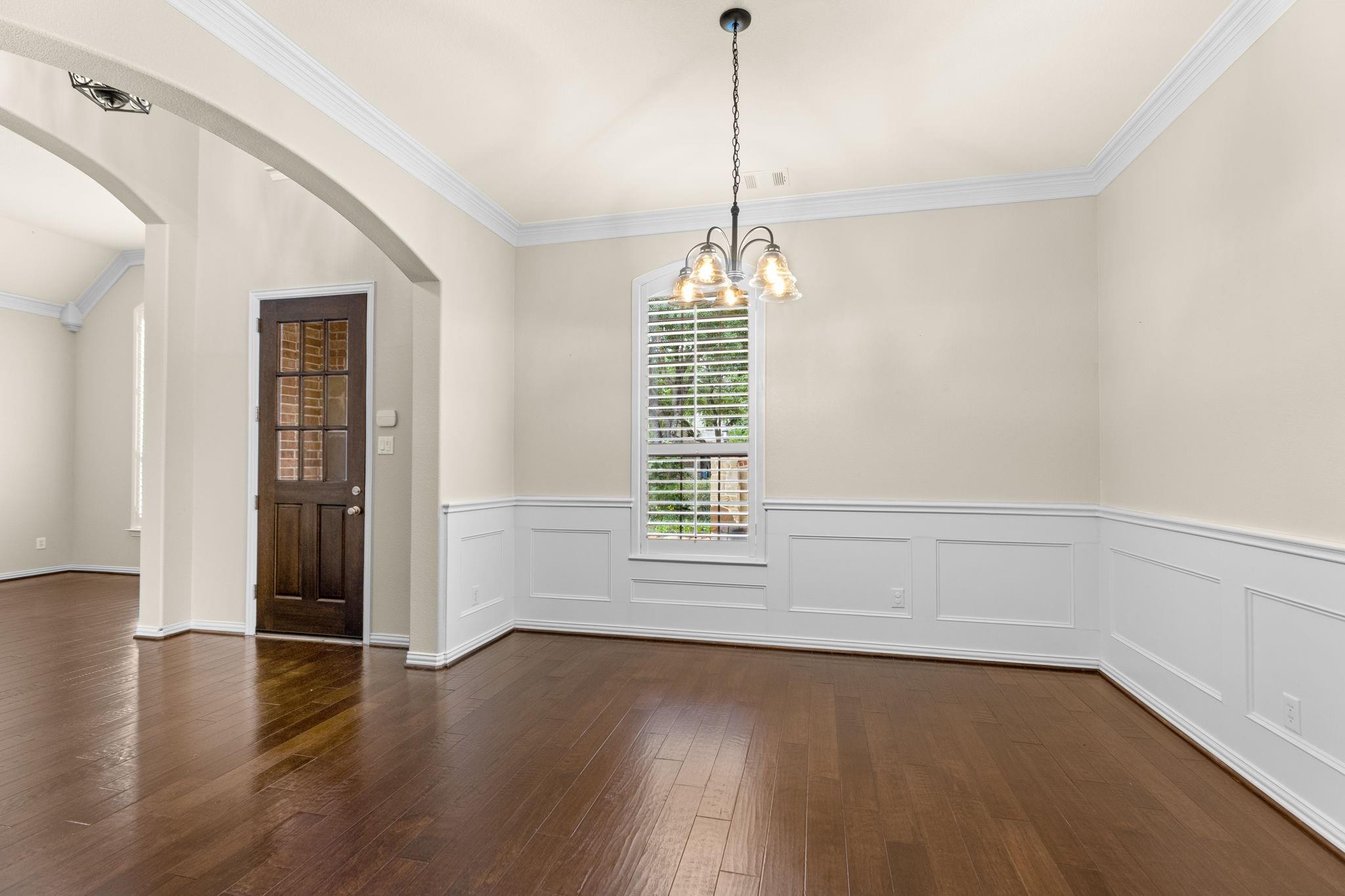 5919 Rose Bush Trail