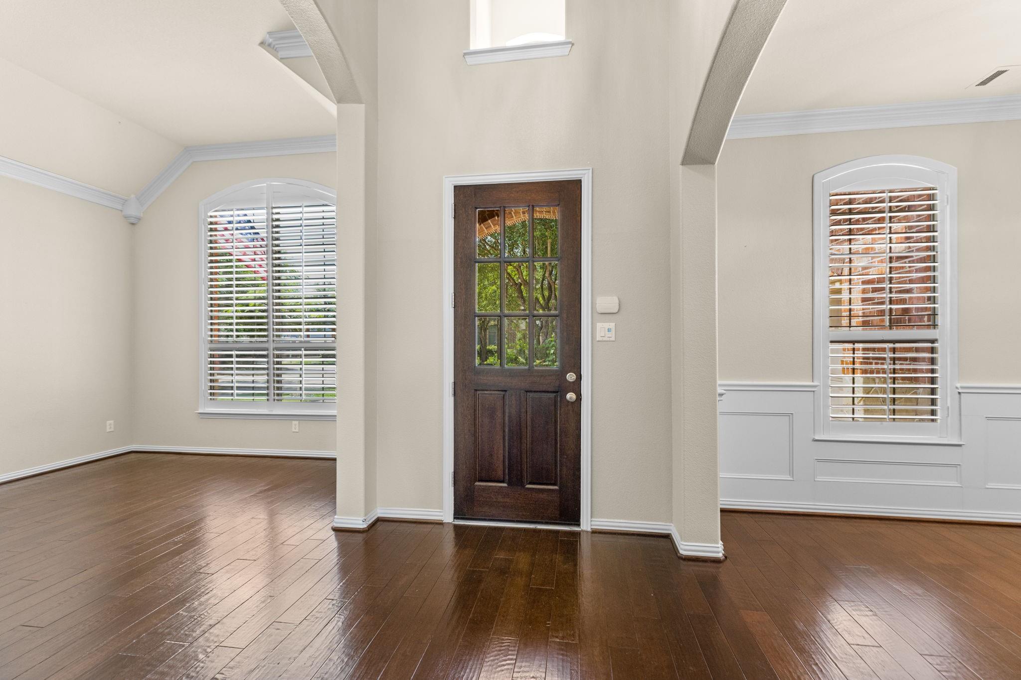 5919 Rose Bush Trail