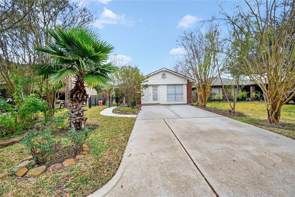 Photo of 2135 Falling Oaks Road, Houston, TX 77038 (MLS # 18013827)