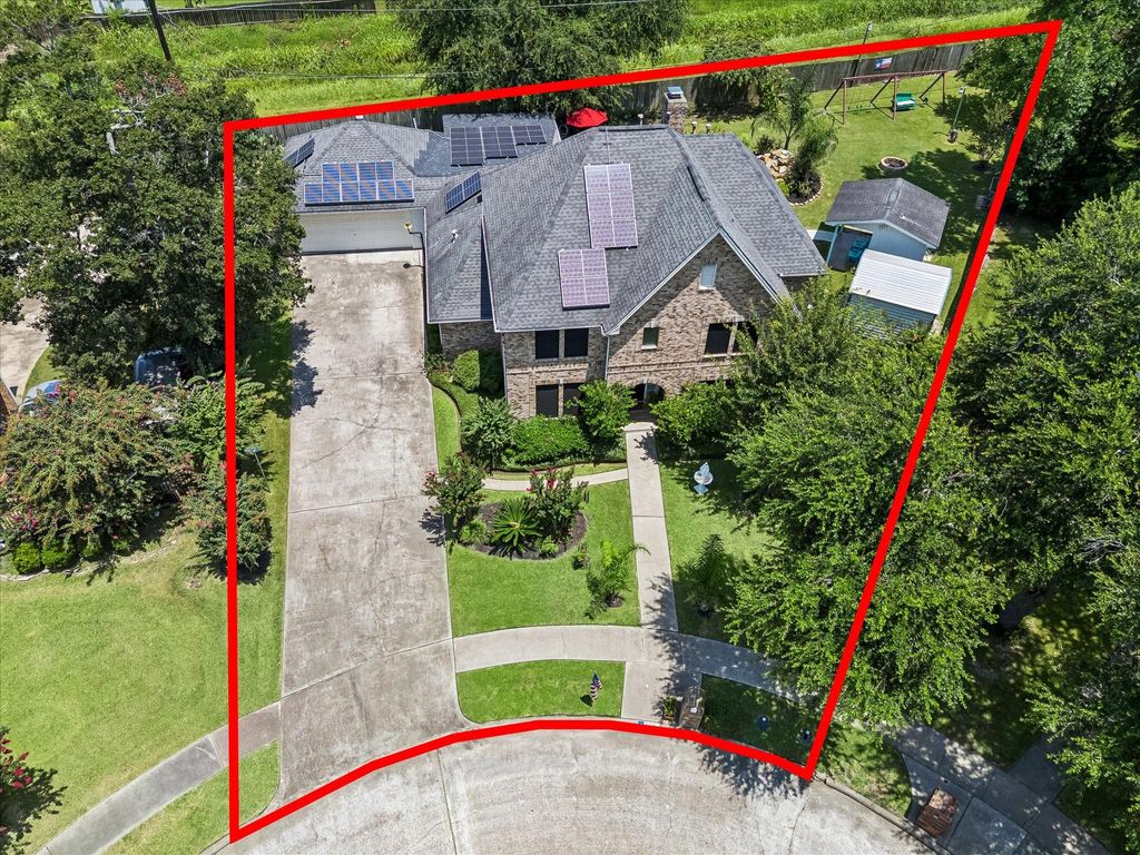 Photo of 226 Rollingwood Circle, Baytown, TX 77520 (MLS # 29210197)