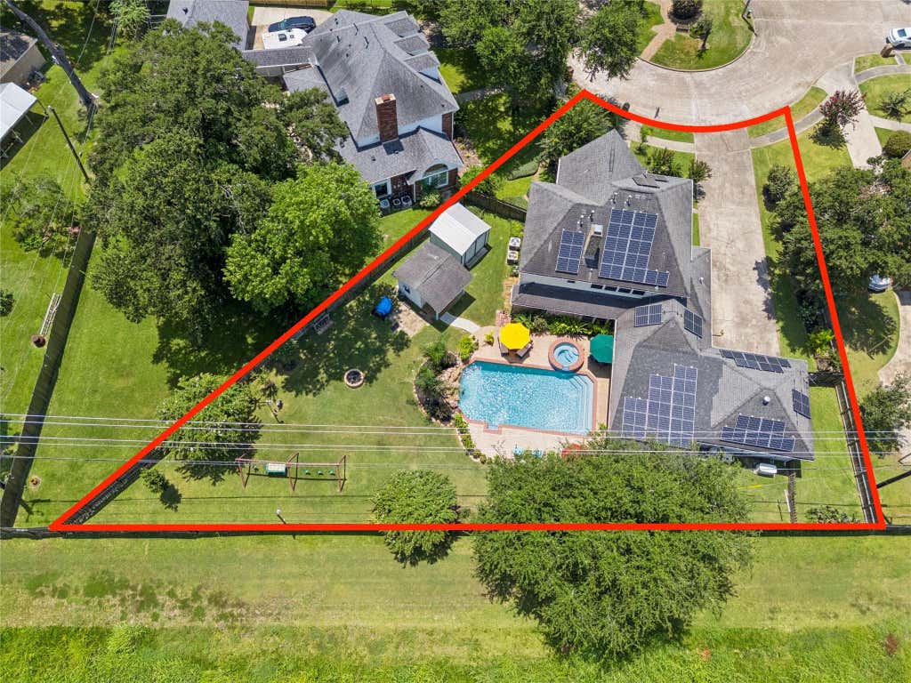 Photo of 226 Rollingwood Circle, Baytown, TX 77520 (MLS # 29210197)
