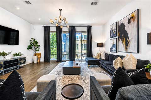 Townhouse For Sale - 1146 W 17th Street<br/> Houston, TX 77008