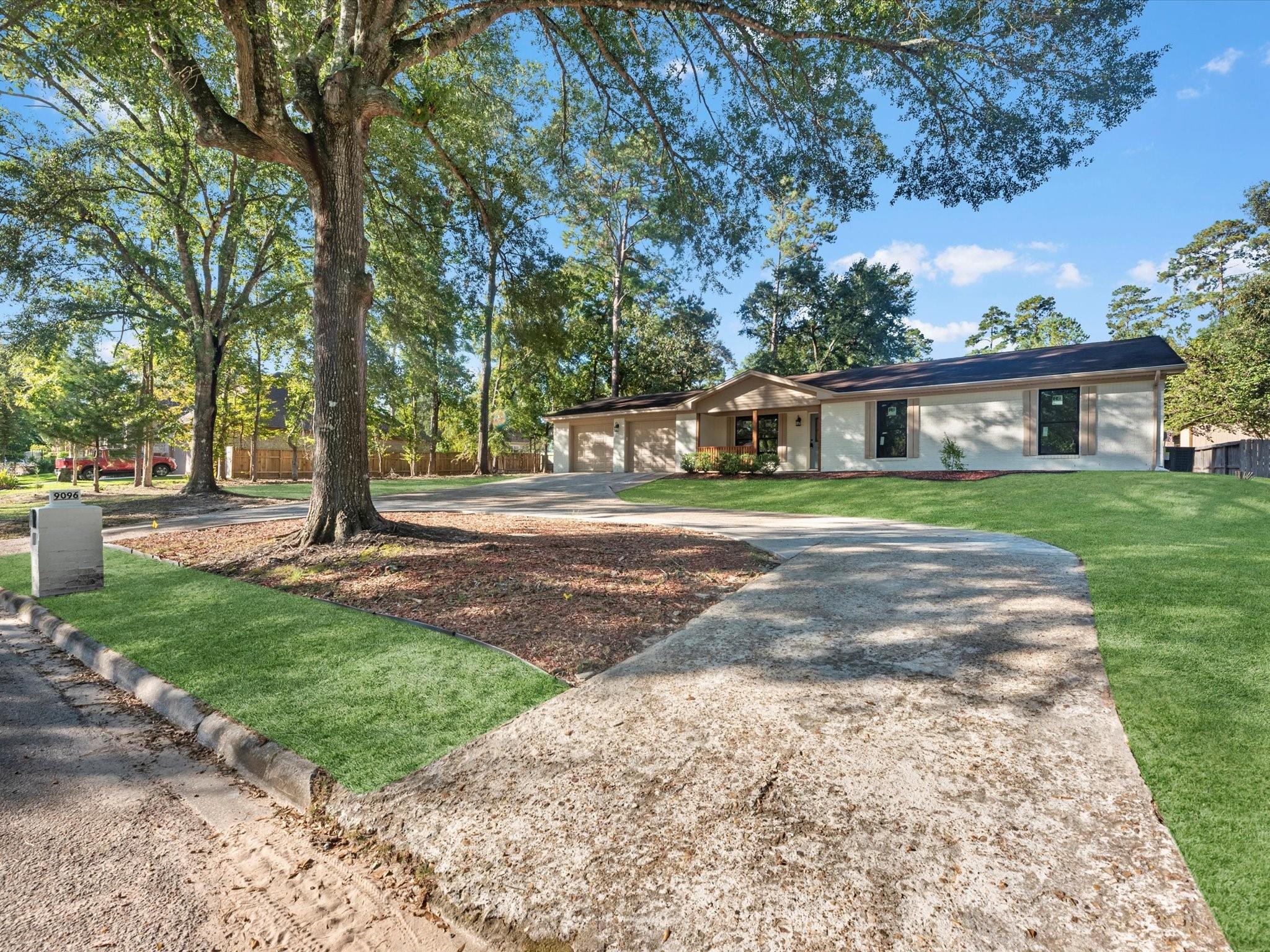 9096 N Comanche Circle