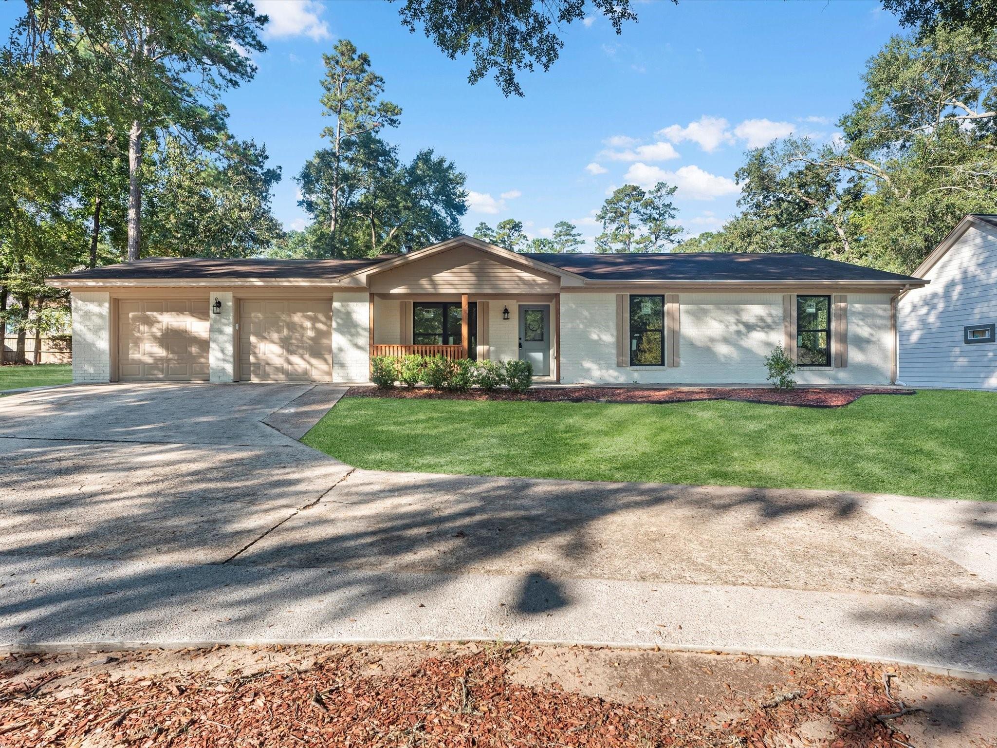 9096 N Comanche Circle